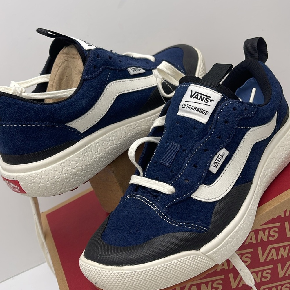 Vans WMNS Blue White Sneakers Ultrarange Exo
Suede Dress Blues/Black
VN0A4UWMLKV - Picture 10 of 16